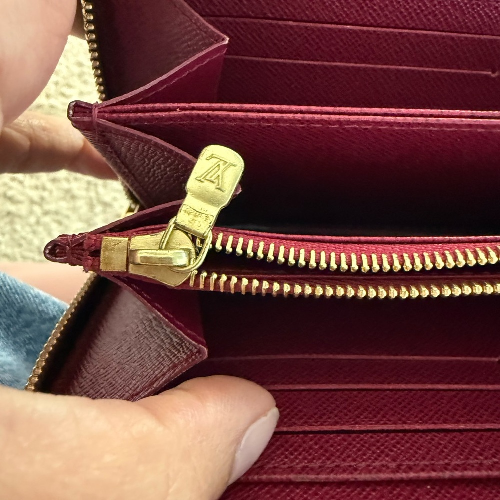 Louis Vuitton Monogram Zippy Wallet - Picture 4 of 11